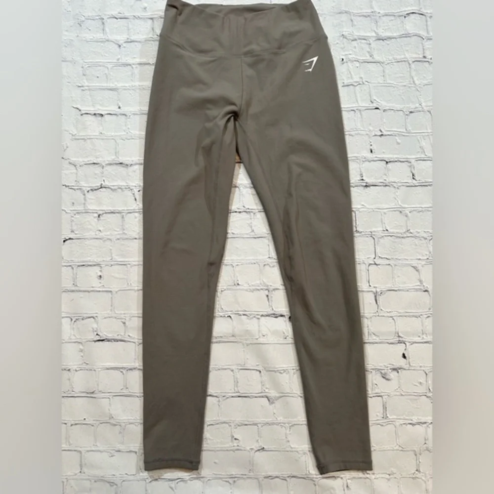 GYMSHARK GREY CROPPED TIGHTS - Size Small SKU:440